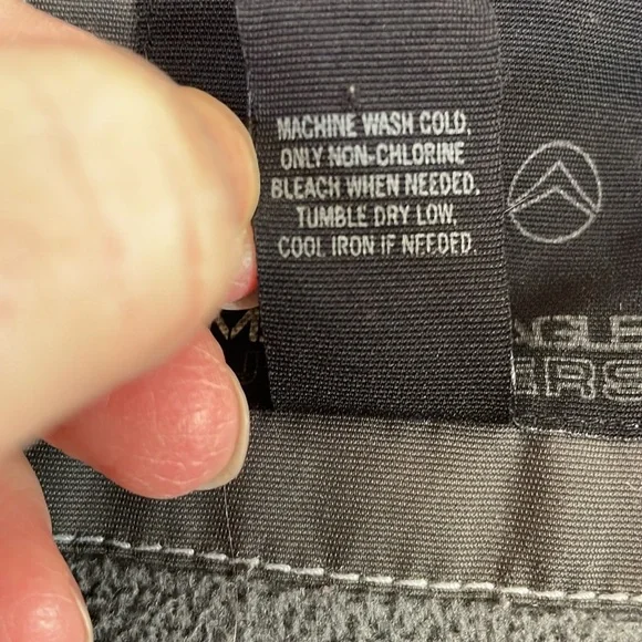 American Eagle Men's Gray Hooded Ski Jacket w/Lots of Zipper Pockets - Size XL